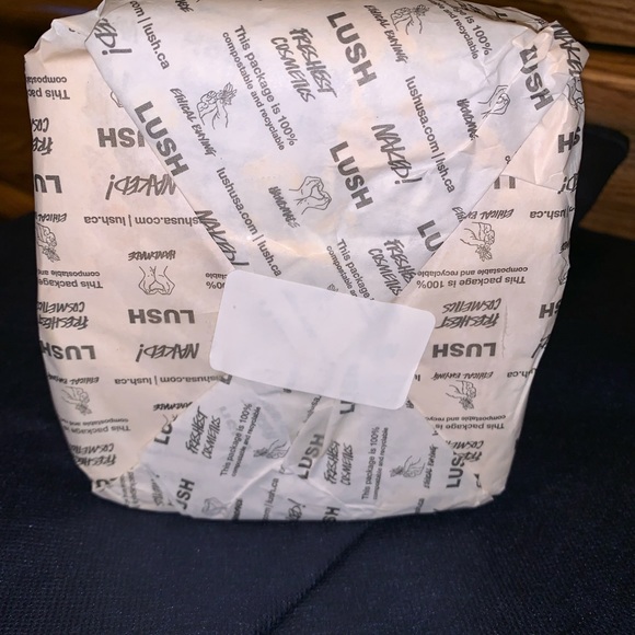 Lush Cosmetics GIANT GOLDEN WONDER BATHBOMB (LE) - Picture 4 of 5